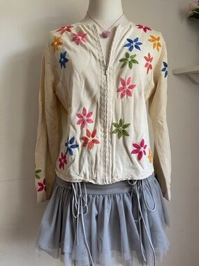 Vintage Cream Zip-Front Jacket with Multicolor Floral Embroidery